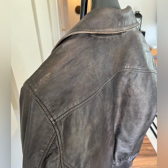 John Varvatos leather Bomber jacket with detachable fur collar. Size small. - Picture 9 of 12